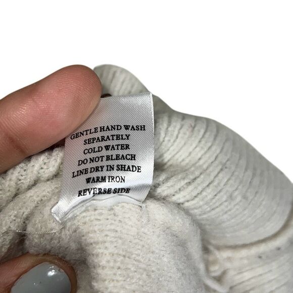 VRG GRL Crew Neck Dropped Shoulder Pullover Sweater Cream Green Medium/Large - Picture 6 of 8